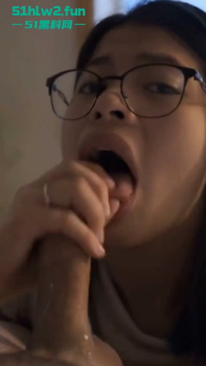 眼镜娘口交截图6