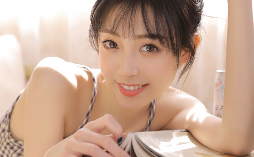 宠物主从关系引热议：一段人兽互动视频在网络激起千层浪