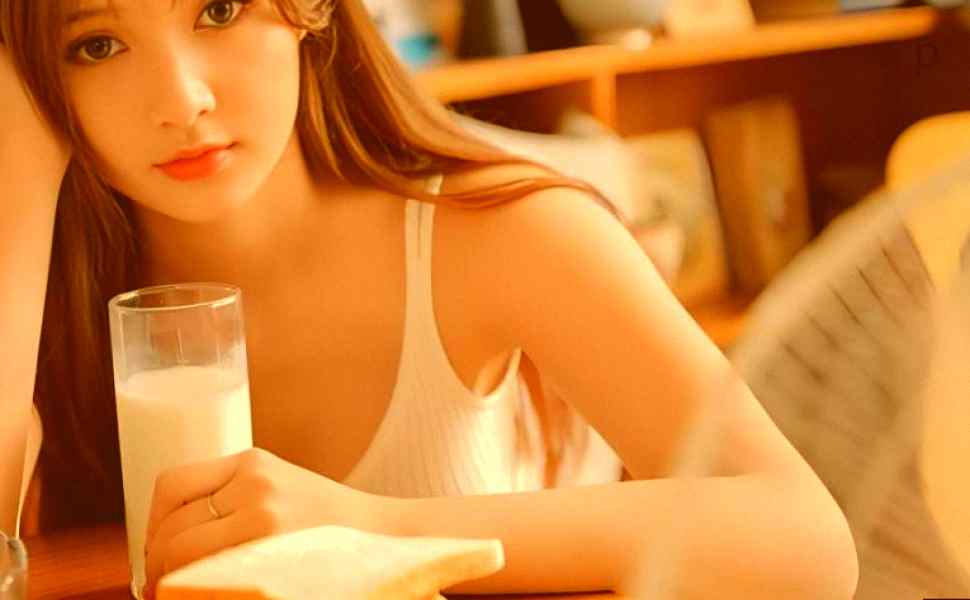 海角乱伦大神新作：康复后的嫂子难耐寂寞，与叔侄上演激情戏码