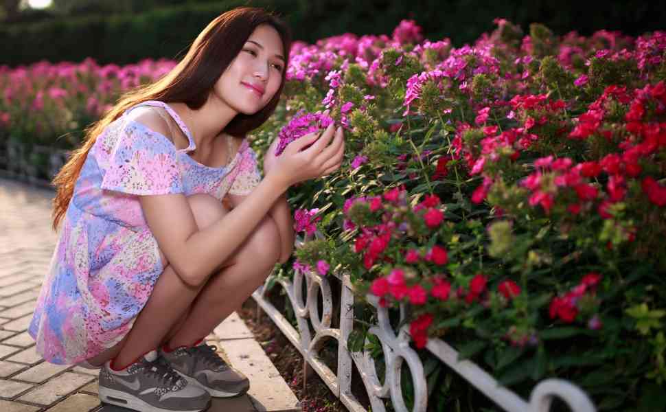 山西单身富婆长期缺乏夫妻生活，儿子为继承家产与母亲突破禁忌