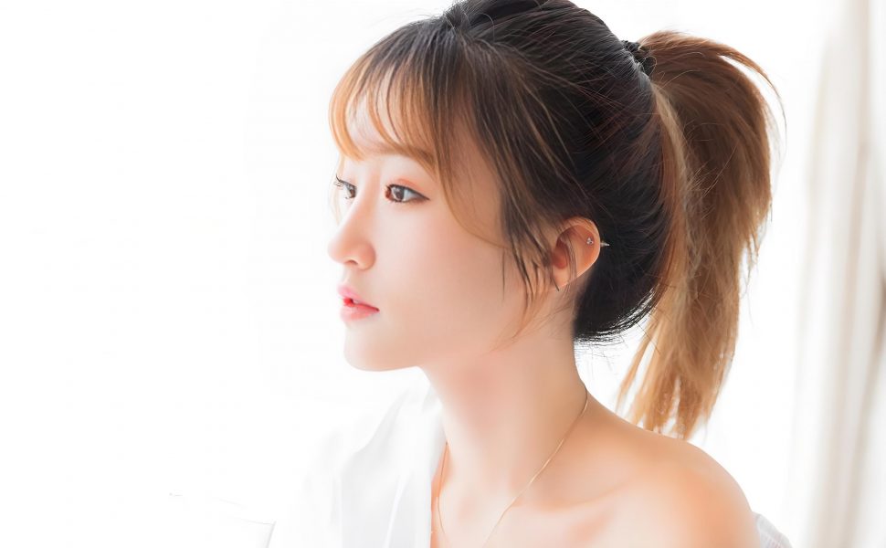 清纯少女洪晓婕私密影像惨遭外泄！前男友爆猛料，裸照舔玻璃画面太冲击！